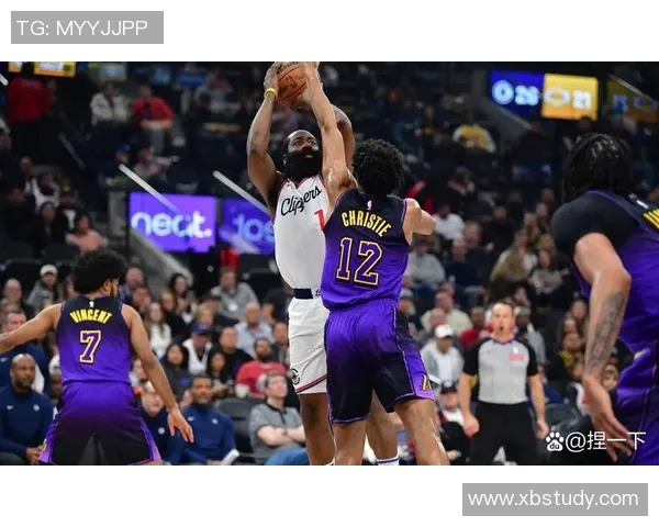 热火与爵士激战正酣NBA直播精彩瞬间回顾与分析