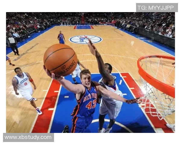 骑士队与费城76人展开激烈对决新浪体育全程直播精彩瞬间 骑士队与费城76人展开激烈对决新浪体育全程直播精彩瞬间