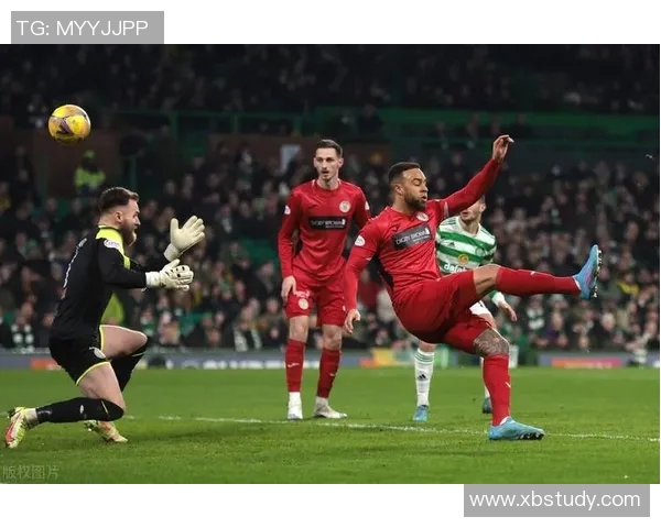 邓迪联与哈茨的激烈对决谁能在苏超赛场上笑到最后