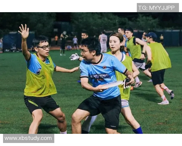 成都飞盘队在滑板精英赛中的速度表现分析与点评MBA