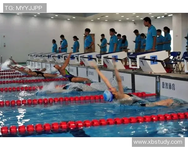 运动男孩与米竞技的较量谁能在赛场上笑到最后