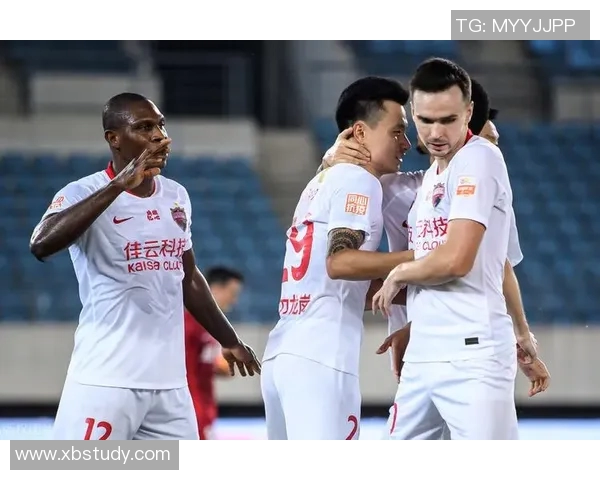 深圳佳兆业与大连队的较量展现足球魅力与激情的巅峰对决 深圳佳兆业与大连队的较量展现足球魅力与激情的巅峰对决